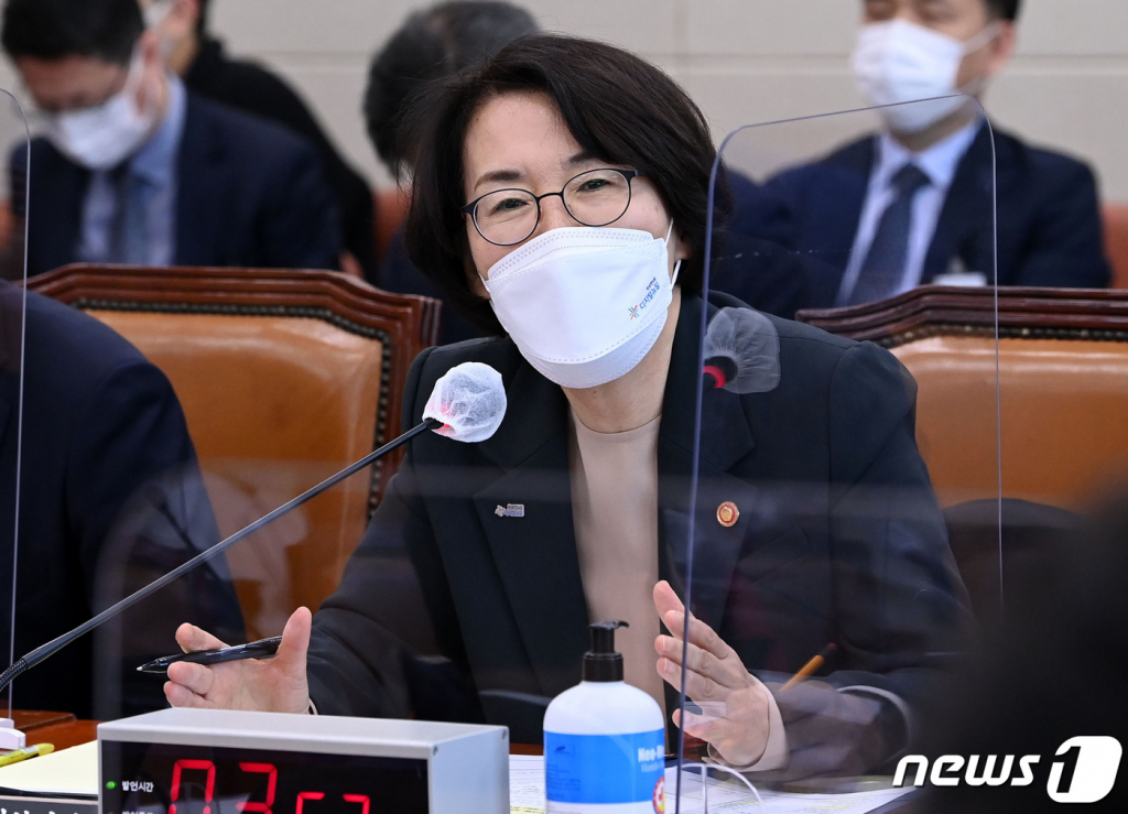 (서울=뉴스1) 구윤성 기자 = 임혜숙 과학기술정보통신부 장관이 20일 오전 서울 여의도 국회에서 열린 과학기술정보방송통신위원회의 과학기술정보통신부에 대한 종합감사에서 질의에 답변하고 있다. 2021.10.20/뉴스1  