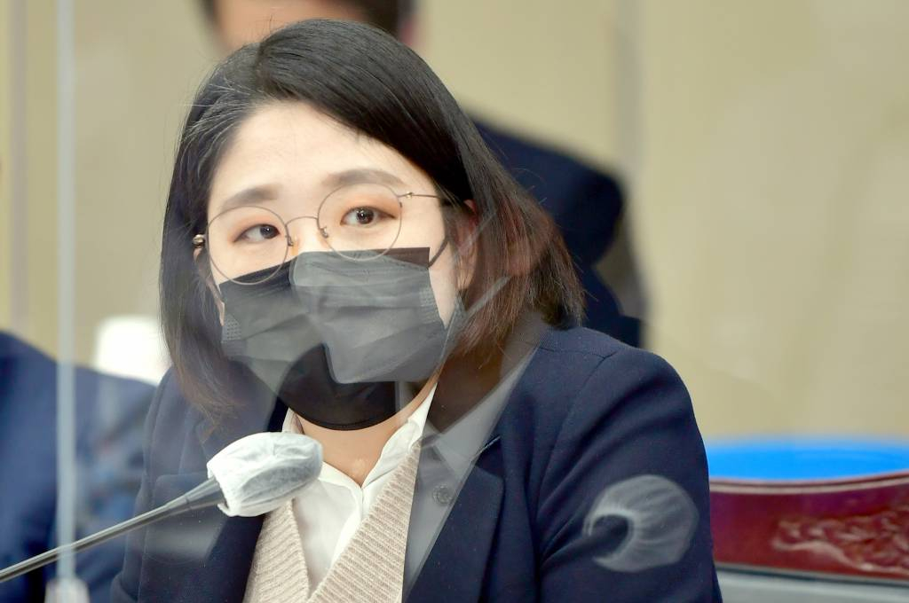 이달 18일 오전 광주 북구 광주국세청에서 국회 기획재정위원회가 광주지방국세청·한국은행광주전남·목포본부에 대한 현장 국정감사를 실시하고 있는 가운데 기본소득당 용혜인 의원이 질의를 하고 있다. / 사진제공=뉴시스