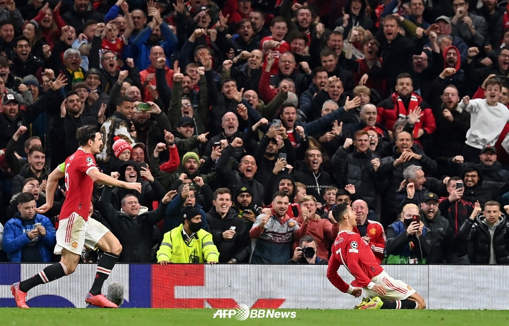 호날두(오른쪽)가 21일(한국시간) 아틀란타 BC를 상대로 결승골을 터트린 뒤 세리머니를 펼치고 있다. /AFPBBNews=뉴스1