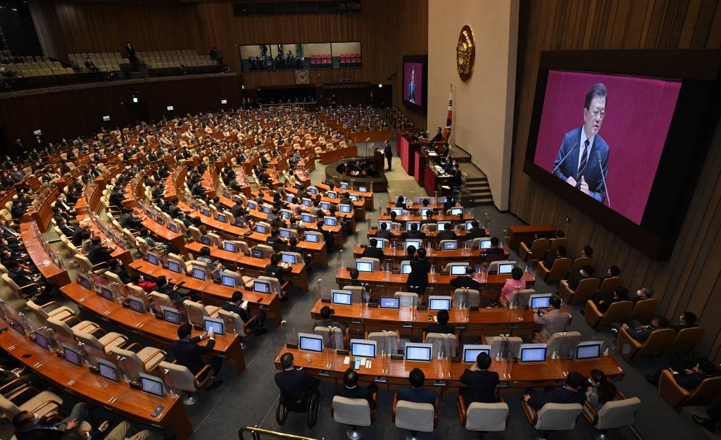 [서울=뉴시스] 전신 기자 = 문재인 대통령이 25일 서울 여의도 국회 본회의장에서 2022년도 예산안 시정연설을 하고 있다. (공동취재사진) 2021.10.25.