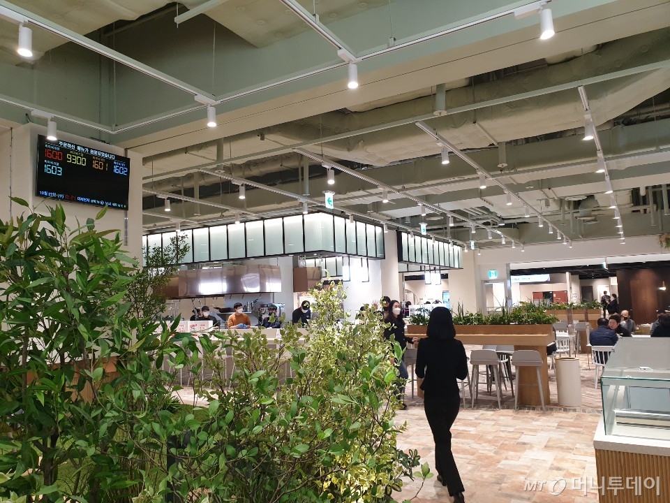 27일 경기도 광명시 일직동에 위치한 'AK플라자 광명점' 지하 2층 푸드테라스 전경. 