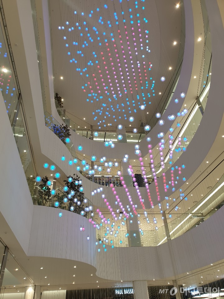 27일 경기도 광명시 일직동에 위치한 'AK플라자 광명점' 키네틱 아트 전경. 