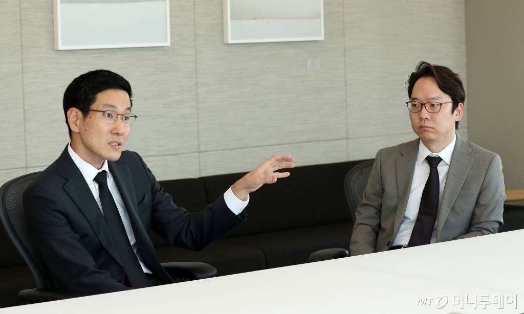 법무법인 태평양 국제중재팀 김우재(왼쪽), 방형식 변호사 인터뷰 /사진=김휘선 기자 hwijpg@