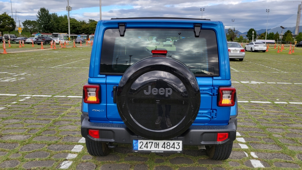 랭글러 4xe 후면부/사진=이강준 기자