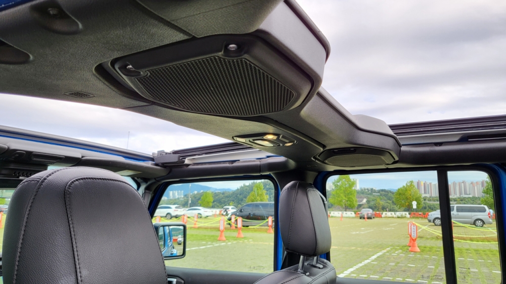 랭글러 4xe 내부/사진=이강준 기자