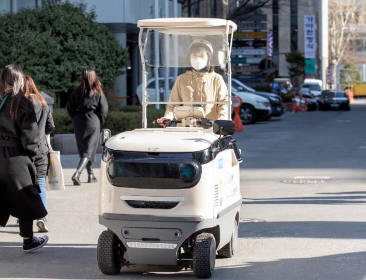 코코에 탑승한 프레시 매니저 모습/사진= hy