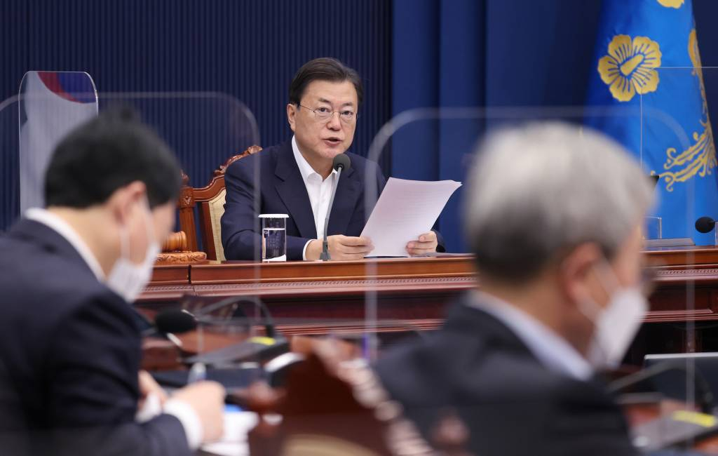 [서울=뉴시스] 전진환 기자 = 문재인 대통령이 9일 오전 국무회의가 열린 청와대 여민관 영상회의실에서 발언하고 있다. 2021.11.09.