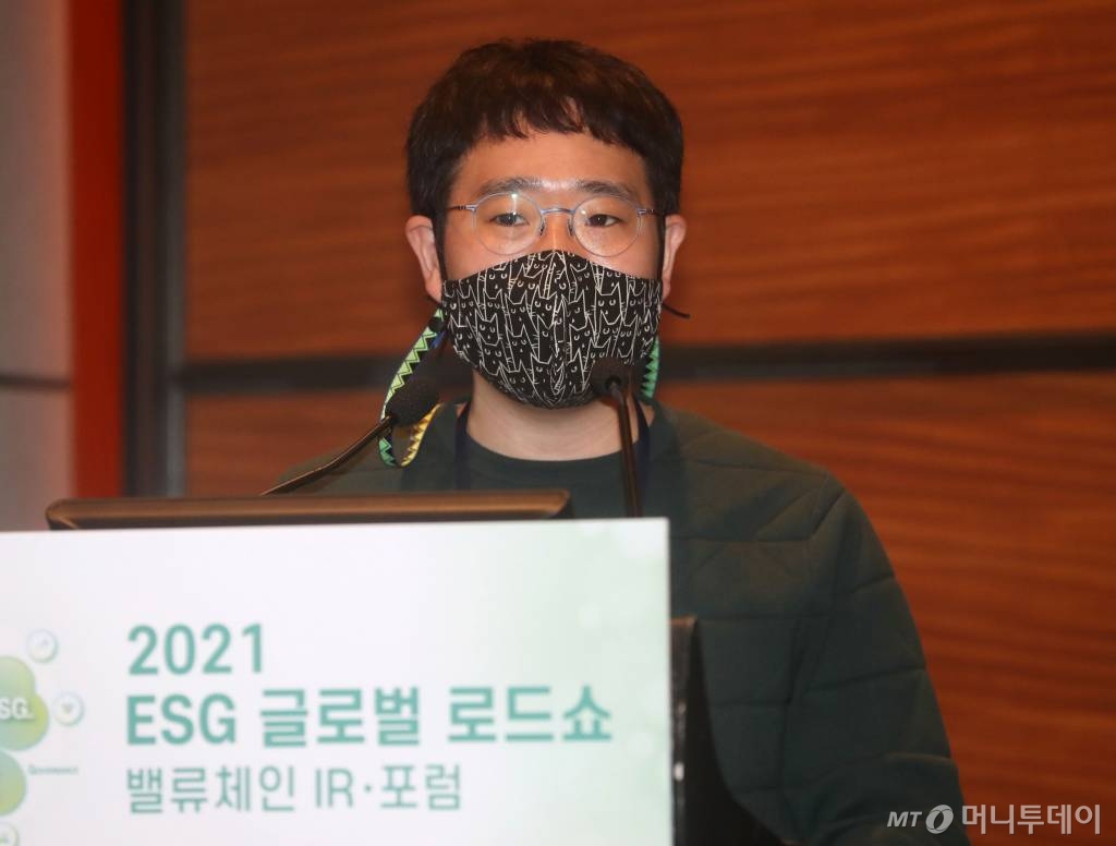 은기환 한화자산운용 주식운용1팀 차장이 11일 서울 여의도 콘래드호텔에서 열린 2021 ESG 글로벌 로드쇼에서 ESG 펀드 운용자의 입장에서 본 ESG 투자에 대해 패널토론하고 있다. /사진=홍봉진기자 honggga@