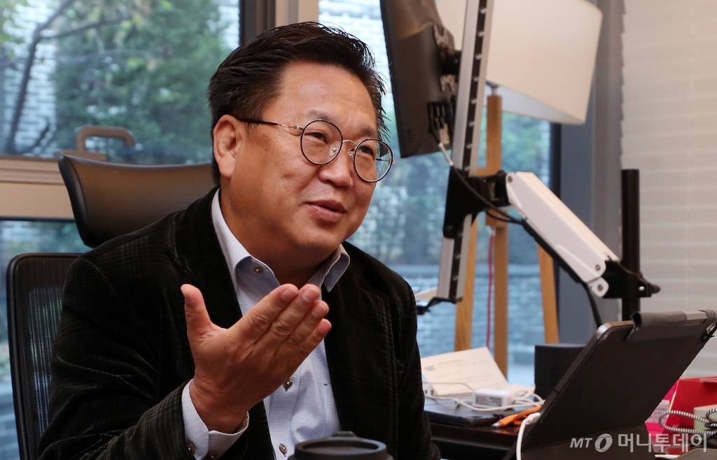 존리 메리츠자산운용 대표 인터뷰 /사진=김휘선 기자 hwijpg@