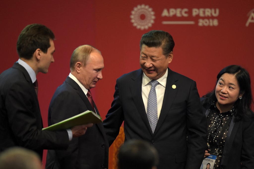 지난 2016년 페루에서 열린 아시아태평양경제협력체(APEC)에 참석한 시진핑 중국 국가주석(오른쪽 두번째)이 블라디미르 푸틴 러시아 대통령과 회담했다. /사진=AFP