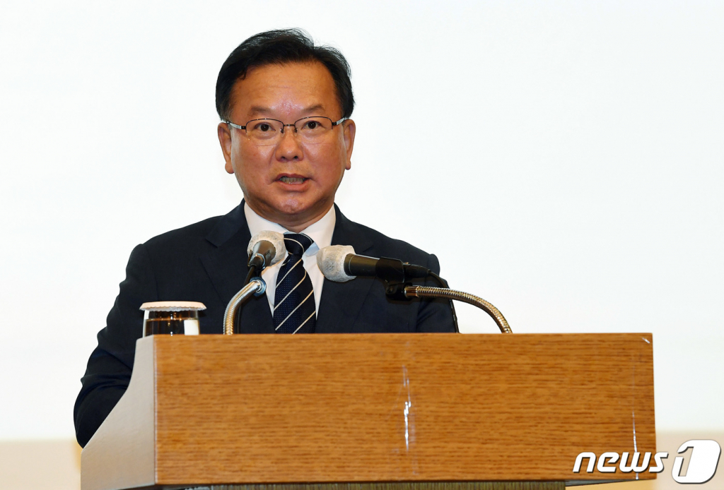 (서울=뉴스1) 박정호 기자 = 김부겸 국무총리가 13일 오전 서울 중구 롯데호텔에서 열린 '2030 부산세계박람회 유치위원회 창립총회'에 참석해 축사를 하고 있다. 2021.7.13/뉴스1