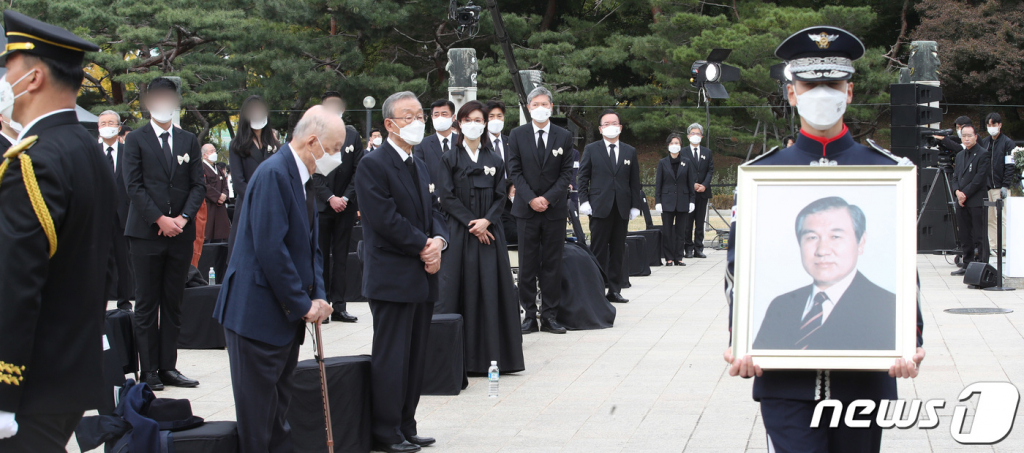 (서울=뉴스1) 사진공동취재단 = 30일 서울 송파구 올림픽공원에서 고 노태우 전대통령 국가장 영결식이 열리고있다. 2021.10.30/뉴스1  