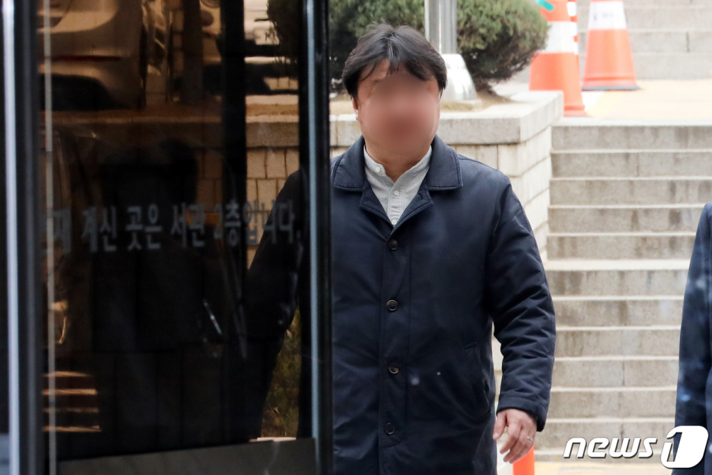 (서울=뉴스1) 황기선 기자 = 수백억원대의 세금을 탈루한 혐의를 받는 클럽 아레나 사장 임 모씨가 25일 오전 서울 서초구 서울중앙지방법원에서 열린 구속 전 피의자심문(영장실질심사)에 출석하고 있다. 2019.3.25/뉴스1  