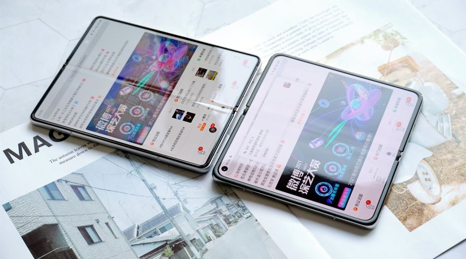 IT팁스터 아이스유니버스가 공개한 사진. 왼쪽 상단부터 갤럭시Z폴드3과 오포 파인드 엔. 