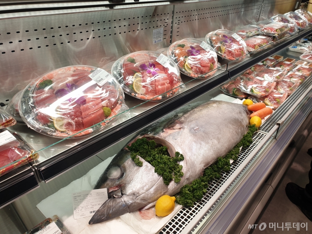 23일 서울 송파구에 위치한 롯데마트 제타플렉스 수산 코너./사진=이재은 기자