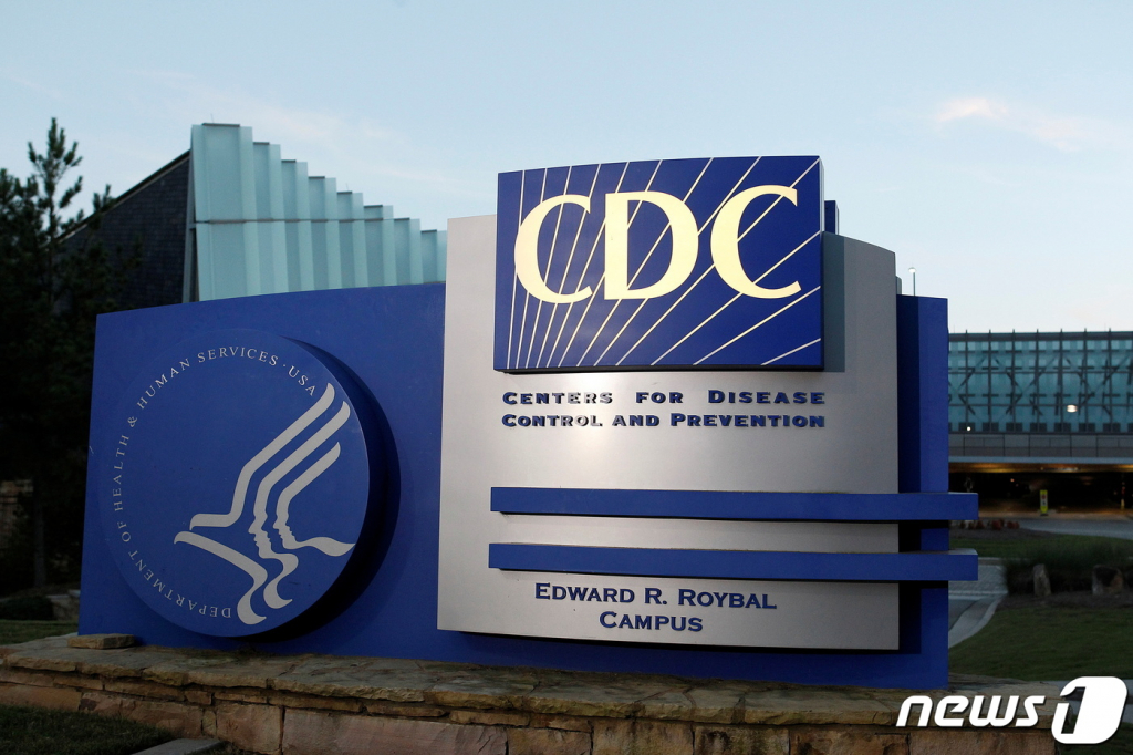 (애틀란타 로이터=뉴스1) 금준혁 기자 = 미 질병통제예방센터가 23일(현지시간) 65세 이상 고령층과 고위험군을 대상으로 부스터샷을 권고했다. 사진은 애틀랜타 질병통제예방센터(CDC) 본부의 모습이다. ? 로이터=뉴스1
