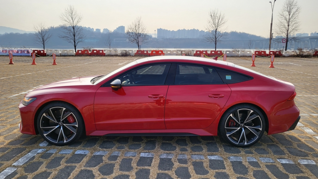 아우디 RS7 측면부/사진=이강준 기자