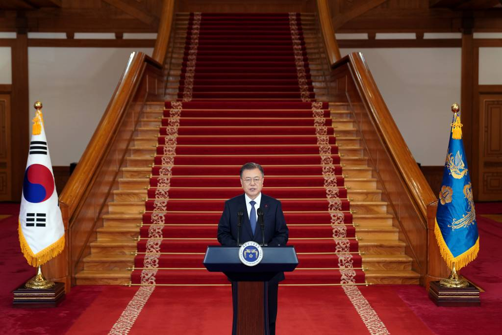 [서울=뉴시스] 전진환 기자 = 문재인 대통령이 3일 청와대 본관에서 2022년 신년사를 발표하고 있다. 2022.01.03.