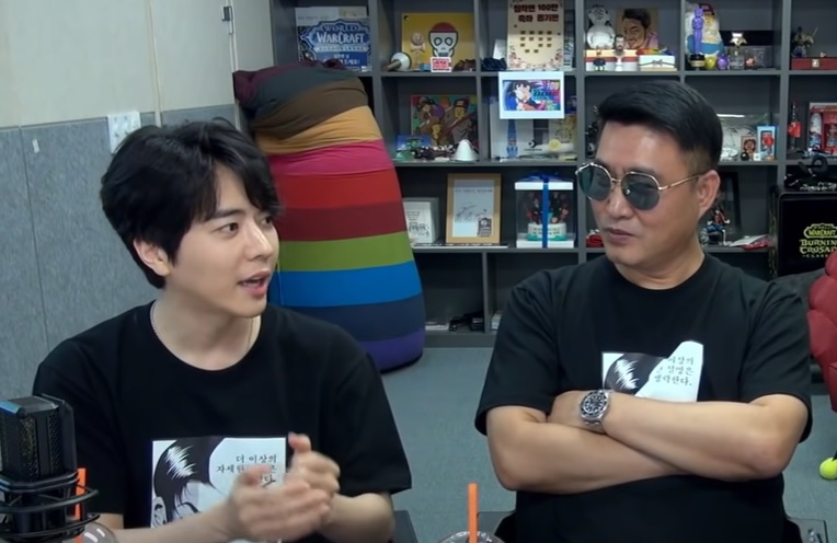 '쇼미더 럭키짱' 콤비. 스토리의 박태준 작가(왼쪽), 그림의 김성모 작가./사진='침착맨' 유튜브 캡처