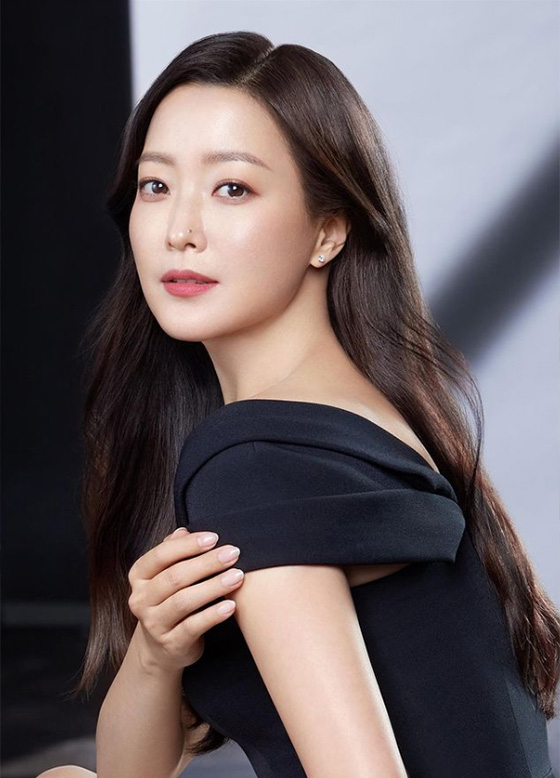 배우 김희선 /사진=김희선 인스타그램