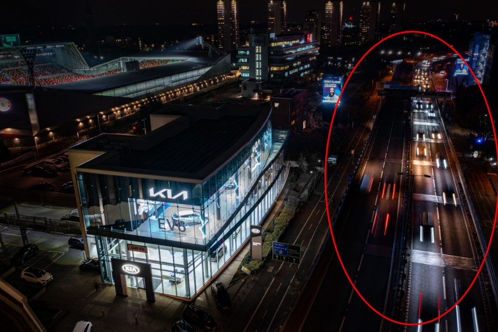 GWR 기아 야경. 표시된 부분이 히드로 공항에서 런던 시내로 들어갈 때 통과해야 하는 도로 'M4'다.