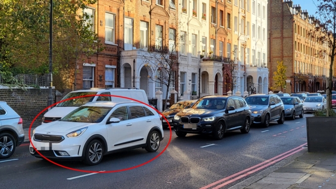 지난 11월 28일 영국 런던의 한 시내. 기아 니로가 정차돼있다./사진=이강준 기자