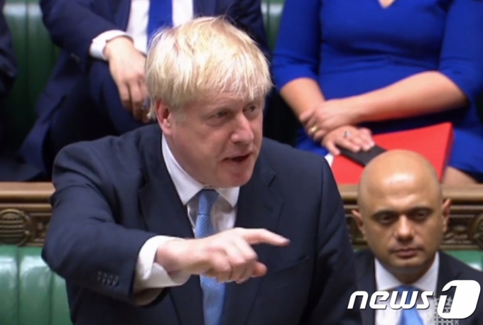(런던 AFP=뉴스1) 우동명 기자 = 보리스 존슨 영국 신임 총리가 25일(현지시간) 런던 하원에 출석해 발언을 하고 있다.  (C) AFP=뉴스1  
