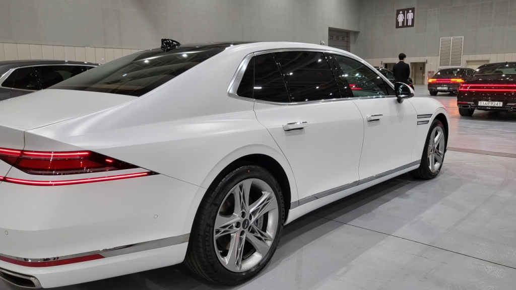 제네시스 G90 후측면부/사진=이강준 기자