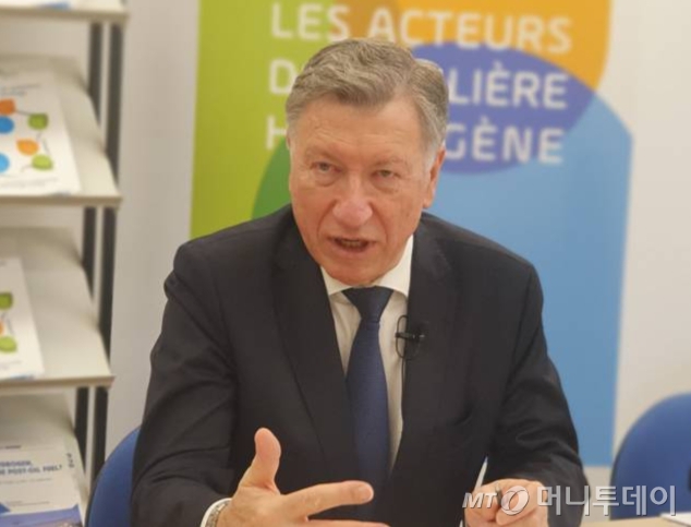 필립 부클리 프랑스 수소협회장이 지난해 12월1일 프랑스 파리 수소협회 사무실에서 머니투데이와 인터뷰를 하고 있다./사진=파리(프랑스)=민동훈