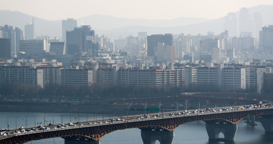 (서울=뉴스1) 허경 기자. 서울 성동구 응봉산에서 바라본 강남일대 모습. 2022.1.6/뉴스1  