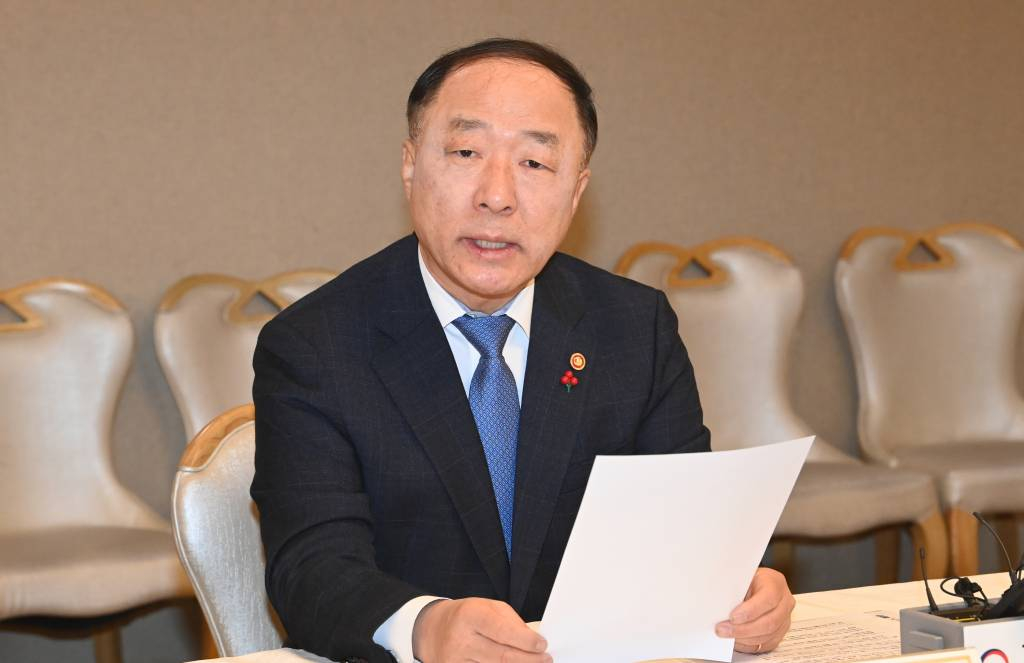 [서울=뉴시스] 김명원 기자 = 홍남기 부총리 겸 기획재정부 장관. (공동취재사진) 2022.01.19.