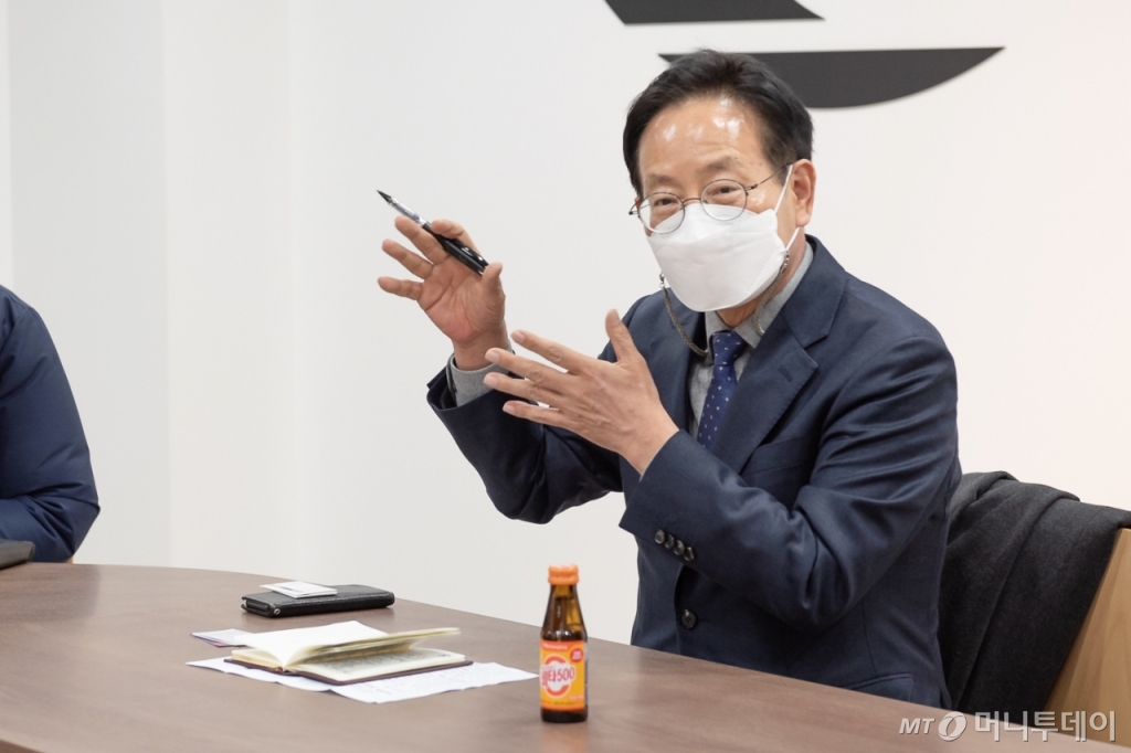 26일 경상북도 포항시 북구 상원동 내 커머스센터 에서 손정호 포항시 일자리경제국장이 커머스센터에 대해 이야기하고 있다./사진=티몬