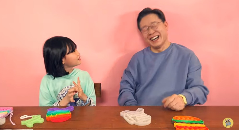 이재명 더불어민주당 대선후보(오른쪽)과 인기 유튜버 길라임양 / 사진=유튜브채널 '라임튜브' 캡처