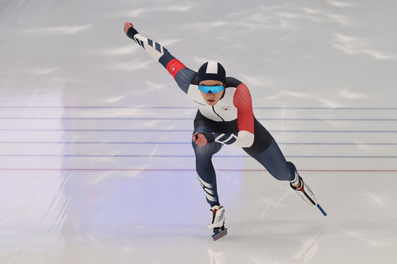 (베이징=뉴스1) 안은나 기자 = 차민규가 12일 오후 중국 베이징 국립 스피드스케이팅 경기장에서 열린 2022 베이징 동계올림픽 스피드스케이팅 남자 500ｍ 경기에서 질주하고 있다. 이날 차민규는 금메달을 차지한 중국의 가오팅위(34초32)에 0.07초 차로 2018년 평창에 이어 2연속 은메달을 획득했다. 2022.2.12/뉴스1  