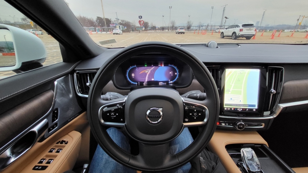 볼보 S90 B5 인스크립션 운전석 모습/사진=이강준 기자