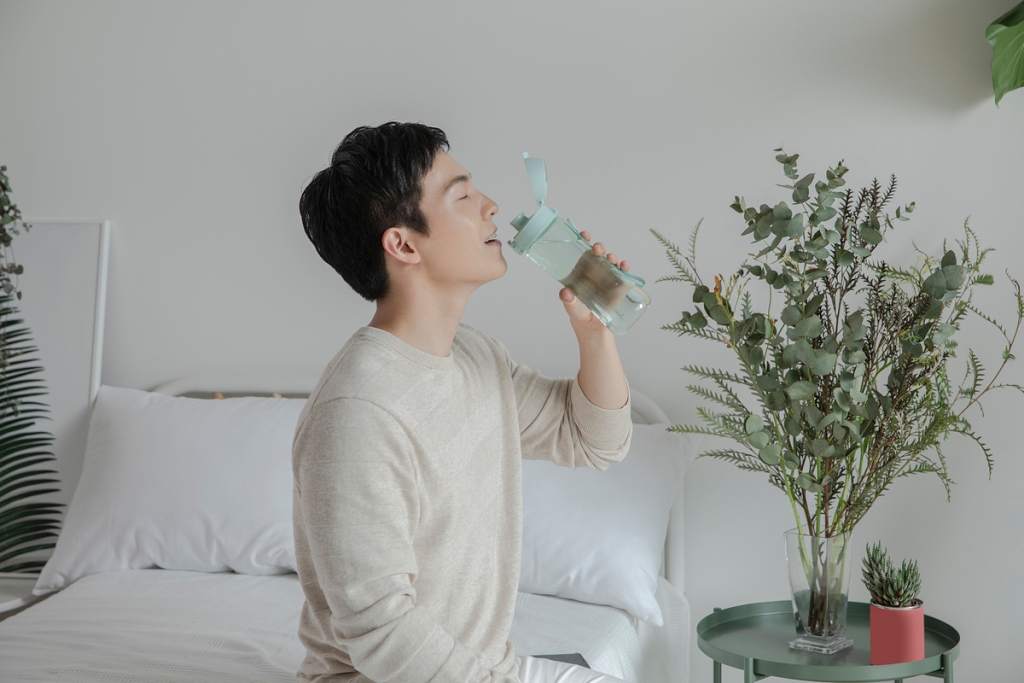 우리나라 성인들의 하루 수분섭취량은 권장량에 못 미치는 것으로 나타났다./사진=이미지투데이