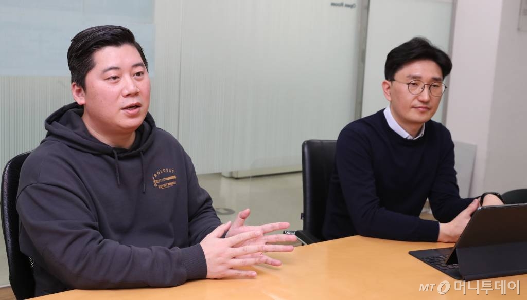 오정환(왼쪽)·김종철 인포뱅크 이사 /사진=성남(경기)=이기범 기자 leekb@