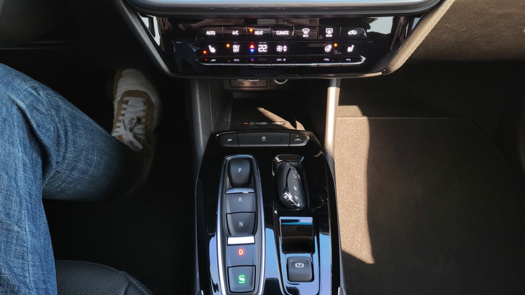 쉐보레 볼트EV 센터페시아/사진=이강준 기자