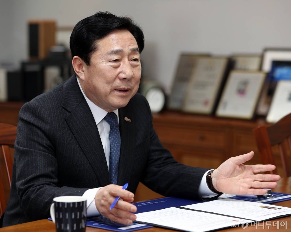 김기문 중소기업중앙회장이 머니투데이와 인터뷰를 갖고있다. /사진=이기범 기자 leekb@