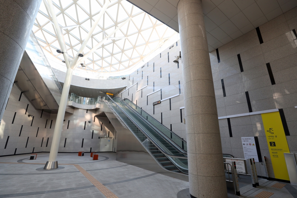 진접역 성큰광장