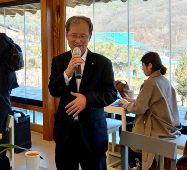 이달 3일 김한영 국가철도공단 이사장이 4호선 진접선(당고개~진접) 개통에 앞서 기자들과 만나 대도시권 광역철도사업에 대해 설명하고 있다.