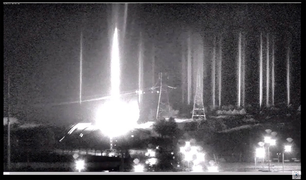 (자포리자 AFP=뉴스1) 우동명 기자 = 4일(현지시간) 우크라이나 최대 원자력 발전소인 자포리자 원전이 러시아 군의 포격을 받아 화재가 발생하고 있다. ? AFP=뉴스1