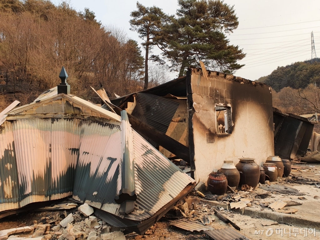 7일 경북 울진 북면 주인리의 산불 피해를 입은 민가/ 사진=홍재영 기자