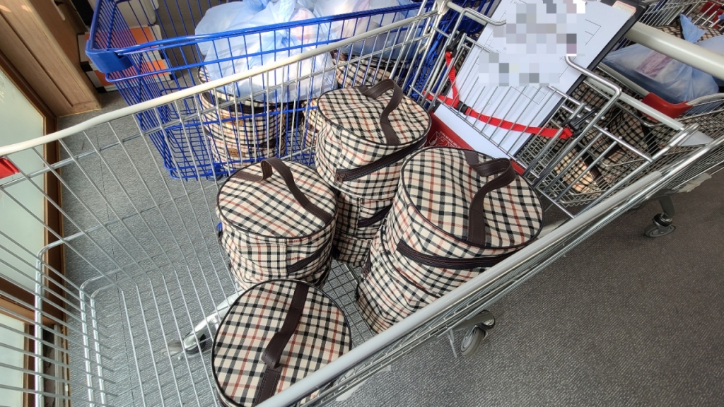 8일 오전 9시30분 기자가 찾은 인천 부평구의 한 영구임대아파트 단지 내 급식소에서 준비한 도시락. /사진=홍효진 기자