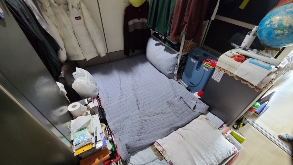 8일 오전 11시30분 만난 독거노인 박영철씨(84)가 지내는 집안. /사진=홍효진 기자