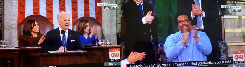 (왼쪽 사진) 조 바이든 미국 대통령이 지난 1일 의회에서 국정연설을 진행하는 가운데 그 뒤로 상원의장을 맡고 있는 카멀라 해리스 부통령(왼쪽)과 낸시 펠로시 하원의장(오른쪽)이 박수를 보내고 있다. (우측 사진) 특별초청된 조조  버지스 전미철강노조 트레이너./사진제공=CNN 화면 촬영