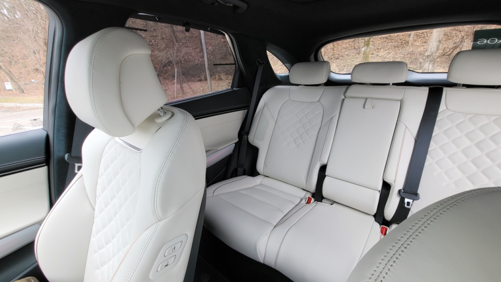 제네시스 GV70 전동화 모델 2열 모습/사진=이강준 기자