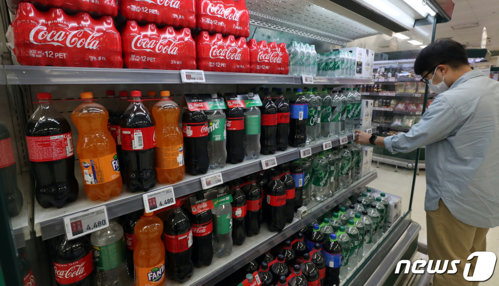 서울 한 대형마트 음료 진열대 모습./사진=뉴스1