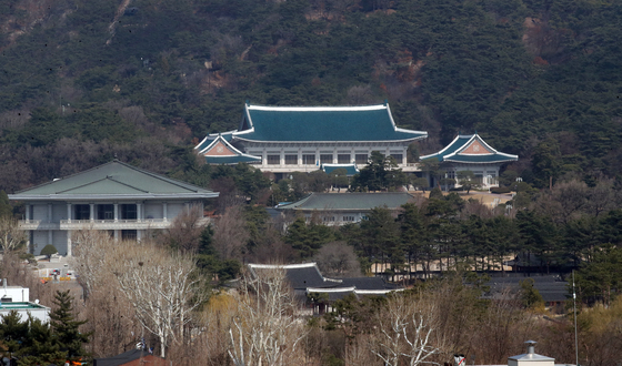 (서울=뉴스1) 송원영 기자 = 청와대와 인수위가 정권 교체기에 대통령 집무실의 이전을 놓고 대립양상을 보이고 있다. 윤석열 대통령 당선인은 용산 국방부 청사로 대통령 집무실을 이전하겠다고 밝혔다. 이에 청와대는 촉박한 시일 등을 이유로 사실상 반대 입장을 내놨다. 사진은 22일 청와대 모습. 2022.3.22/뉴스1  