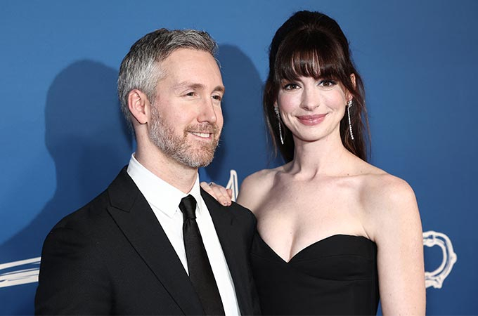 할리우드 배우 앤 해서웨이(오른쪽)과 그의 남편인 배우 겸 보석 디자이너 아담 슐먼(왼쪽)./사진=AFP/뉴스1
